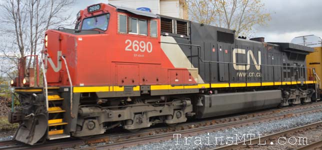 Locomotive CN2690 left side / coté gauche